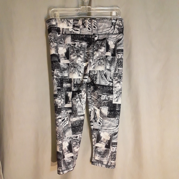 An abstract get a grip pair of pants - Picture 4 of 13